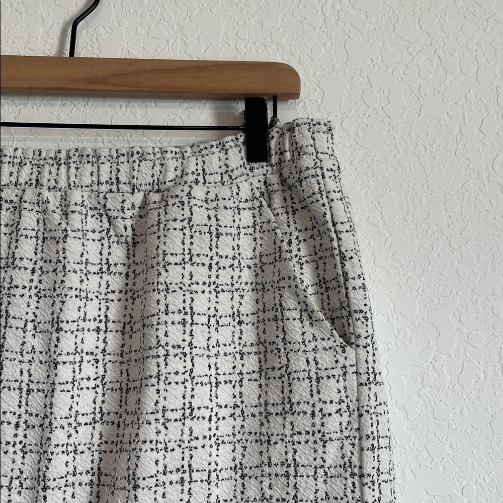 NWT Loft White & Black Pull On Skirt W/ Pockets - Picture 5 of 9